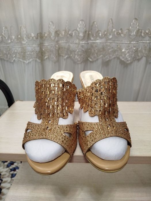 Ayollar tuflisi 40 razmer