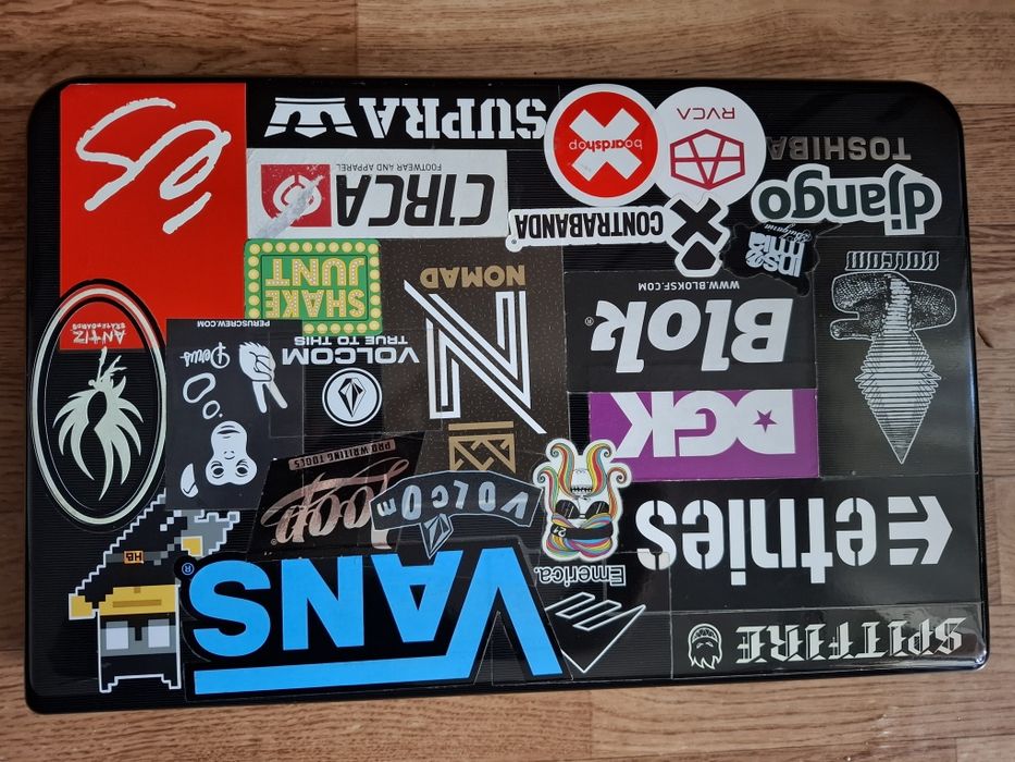 Реновиран лаптоп Toshiba Satellite 15.6" с Windows, SSD, Nvidia, DVD