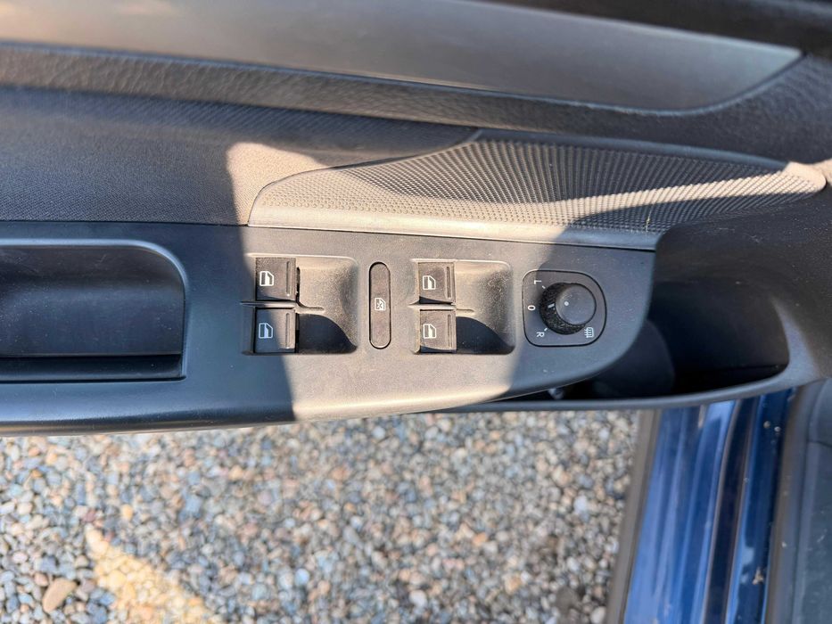 Vindem piese de schimb pentru diverse modele VW Golf 6 5K.