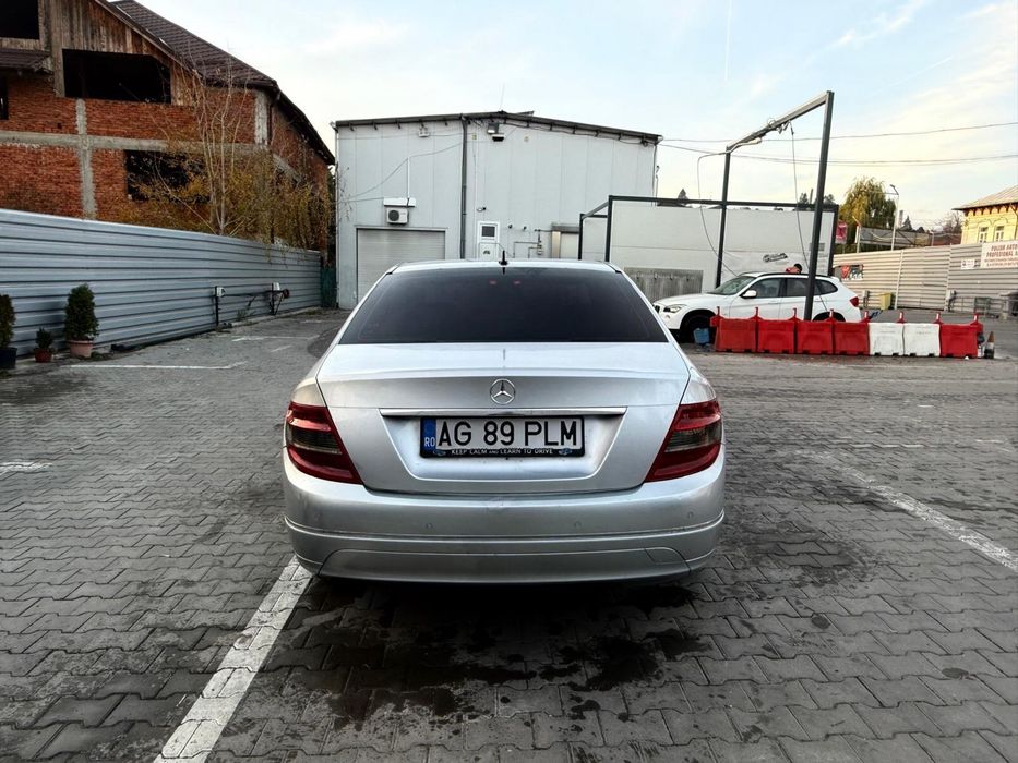 Vand  sau schimb mercedes c200 2.2 diesel