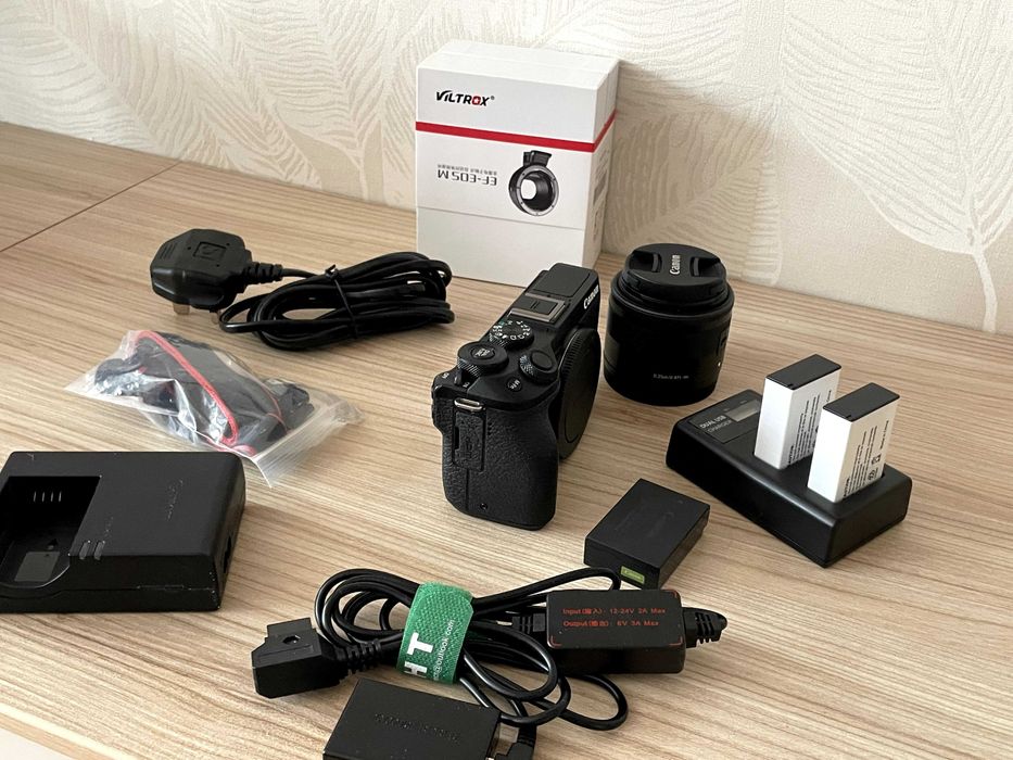 Фотоапарат Canon EOS M6 Mark II - НОВ с преходник