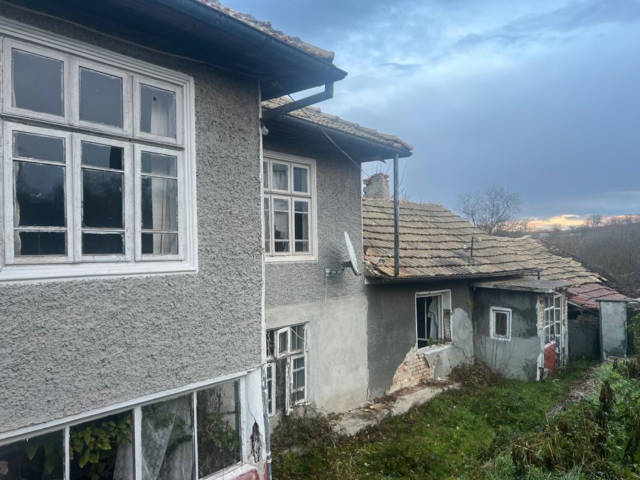 Имот в село Равна