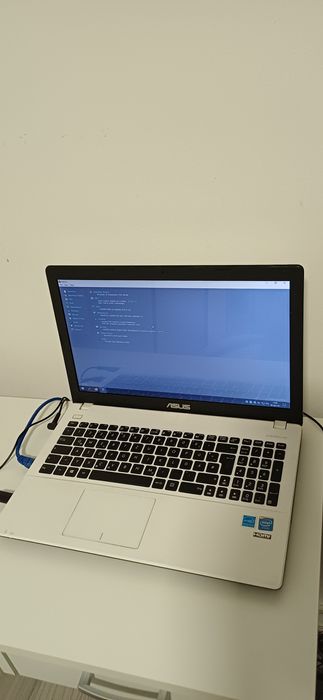 Vand Laptop ASUS