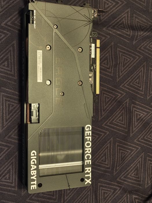 RTX 4060 GIGABYte 3 fans