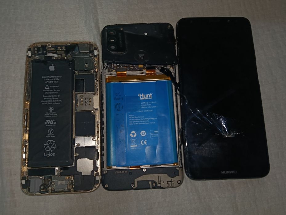Vând telefoane pentru piese..