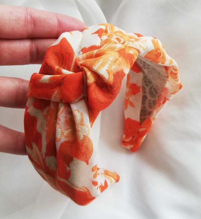 Диадема за коса - различни модели и цветове