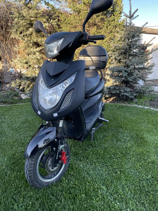 Скутер beetle  bolt