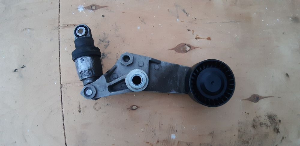 Натяжитель ремня