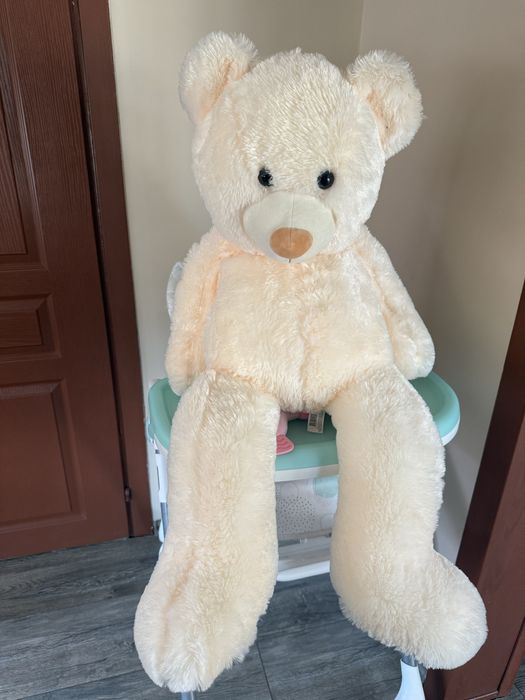 Голям плюшен мечок