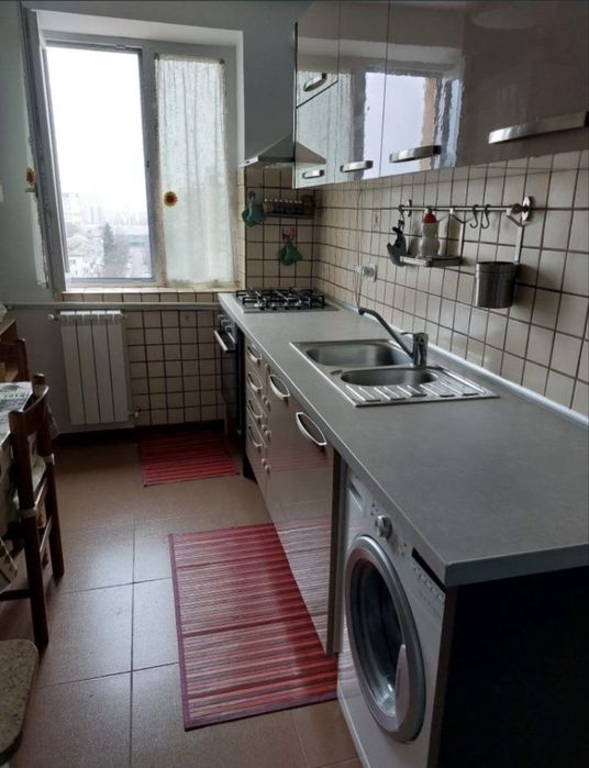 Vand apartament zona Precista!