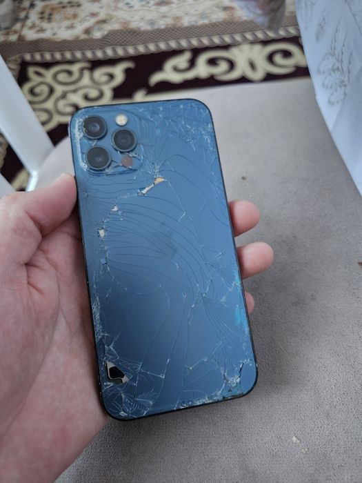 Айфон 12 про продам