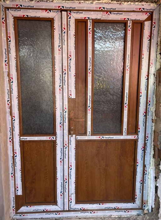 Uși și geamuri termopan la comanda