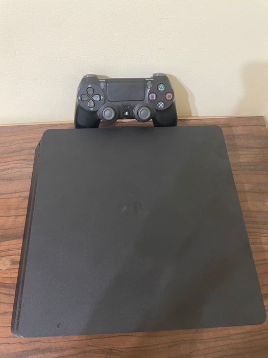 Playstation 4 в супер състояние с игри