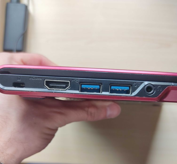 Лаптоп Fujitsu Lifebook - лицензиран Windows 10 Pro