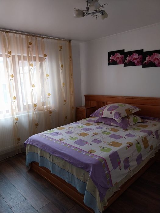 Vand apartament în Horezu