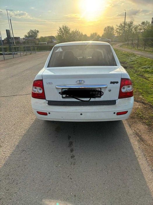 Продам машину Приора