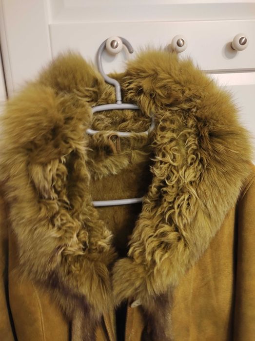 Haina scurta din blana de oaie, cu guler de dama