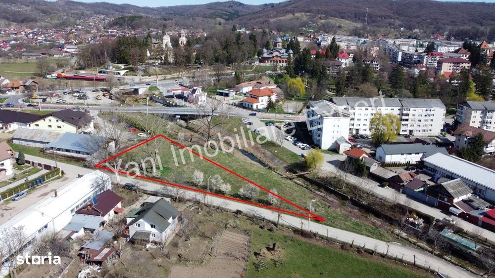 Teren de vânzare în Curtea de Argeș, vizavi de Mănăstire.