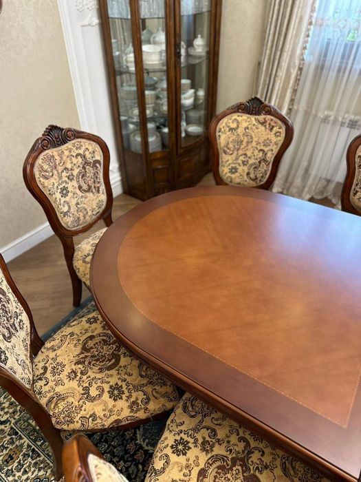 Продам стол для зала(СТУЛЬЯ ПРОДАНЫ)