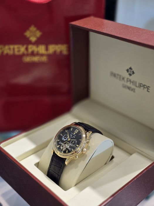 Продам классические золотые часы 585 пробы, новые в плёнках