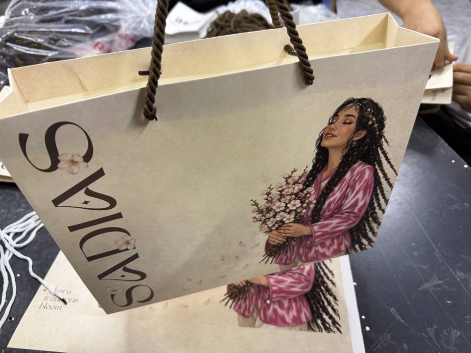 Brendingiz tushirilgan flayer, vizitka, paket, bloknotlqrga buyurtma