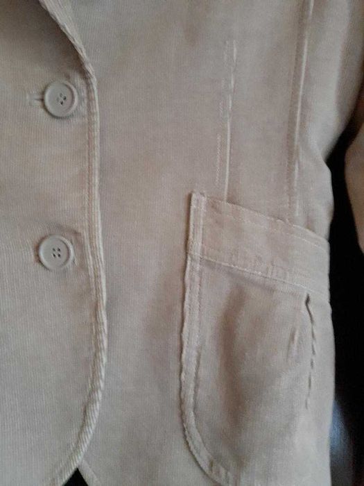 Sacou dama catifea raiata bej H&M si fusta neagra pentru evenimente M