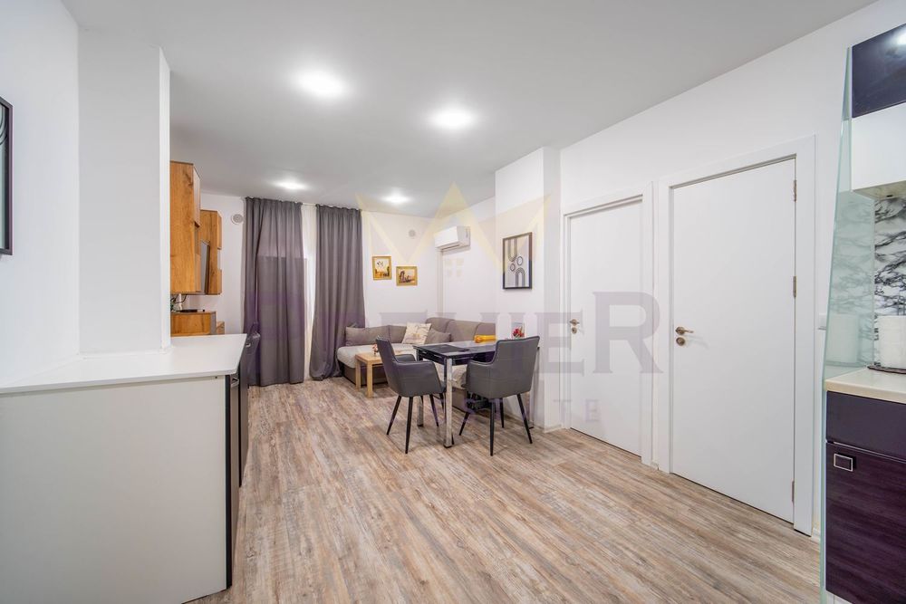 Продава се Четиристаен апартамент в Варна, Център - 125 кв.м за 2352 €/кв.м - Снимка #1