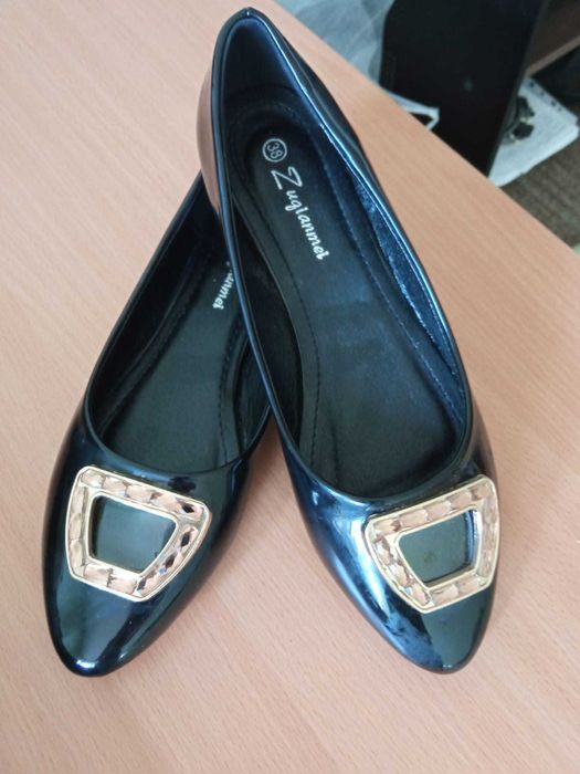 Продам туфли лаковые