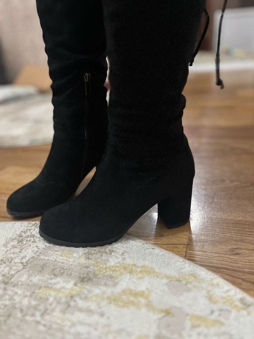 Продам замшевые сапоги