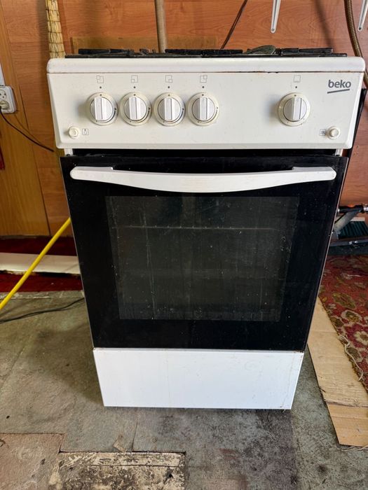 Продам газовую плиту