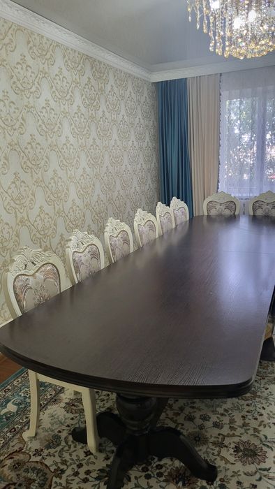 Стол стулями гостинный большой