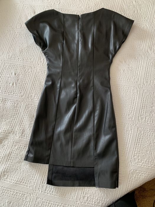Черна кожена рокля