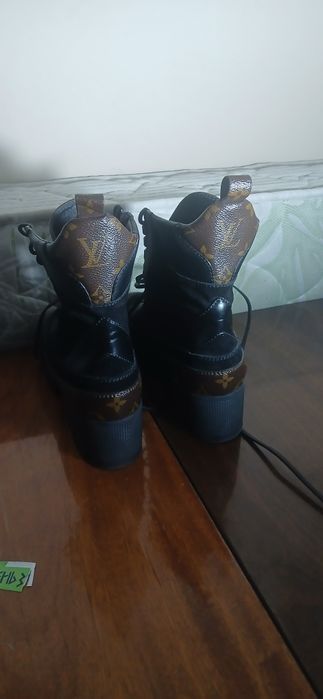 Lui Vuitton Laureate Desert Boot).