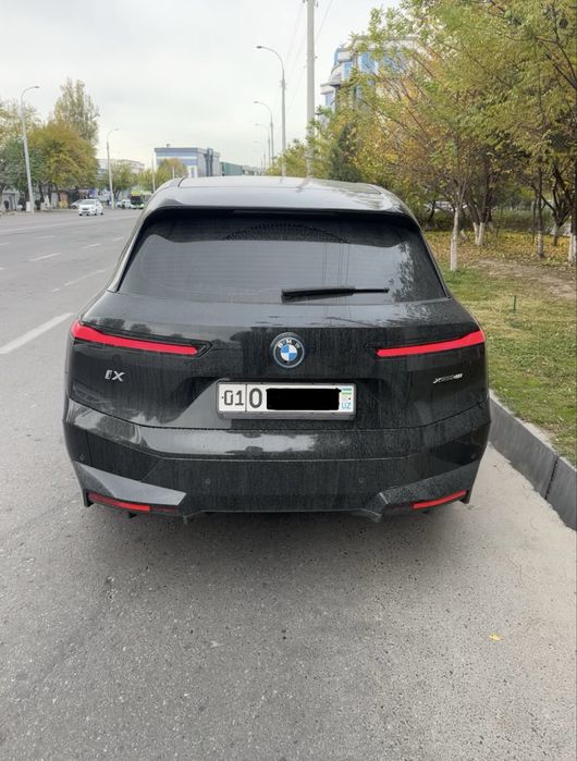 BMW ix 40i sotiladi 37000 prabeg