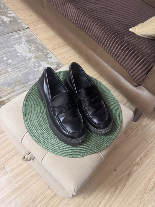 Лоферы женские черные