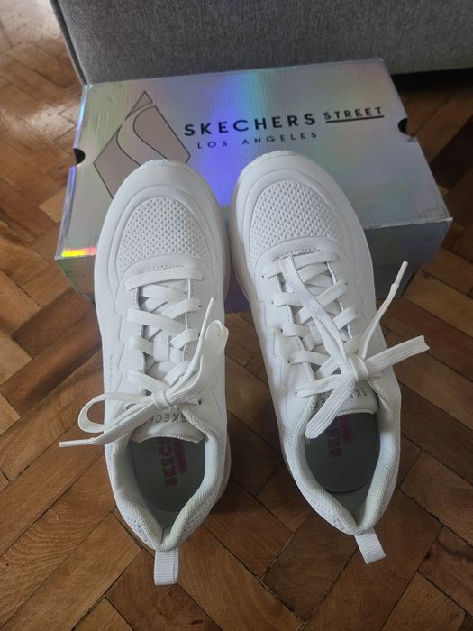 Дамски бели маратонки Sketchers