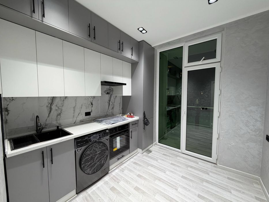 Срочно продается 2х ком квартира Хон Сарой Куйлюк массив 2