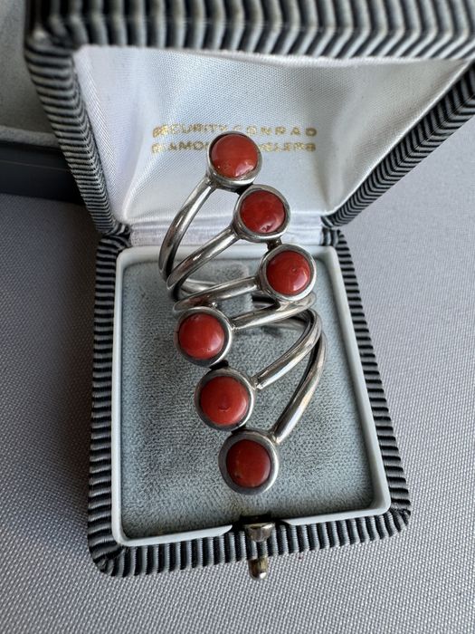 Inel din argint si coral