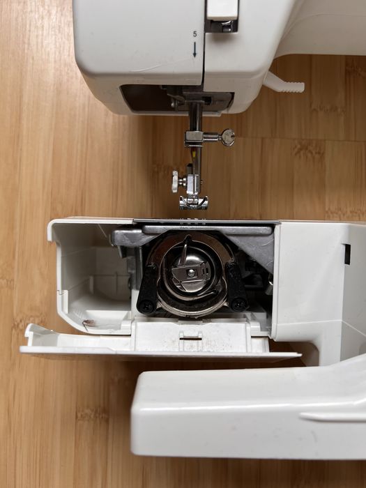 Masina de cusut (electrica) SINGER!