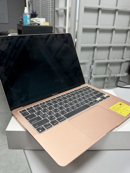 MacBook Air 2020 (г Алматы, Толе би 236, 125л9326)