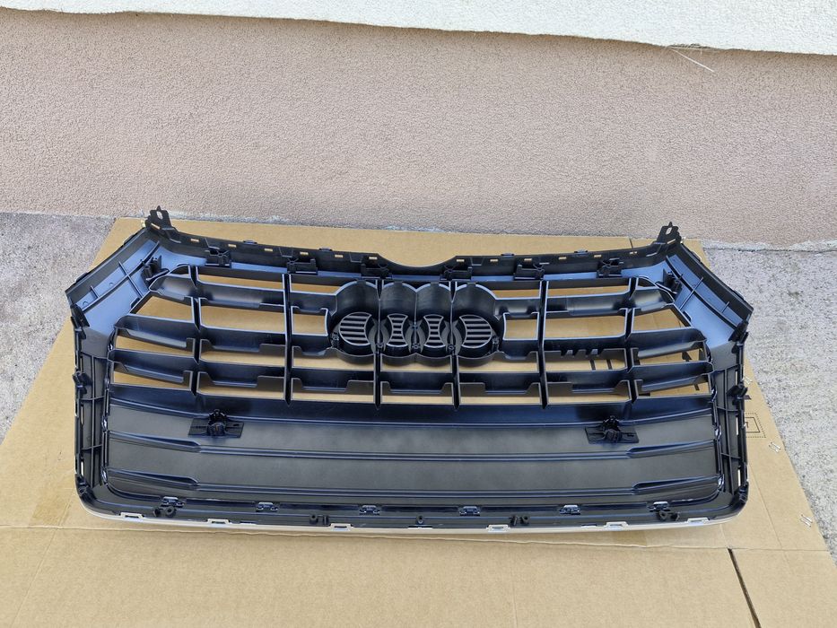 Grila centrala Audi Q5  NOUA  2016-2020