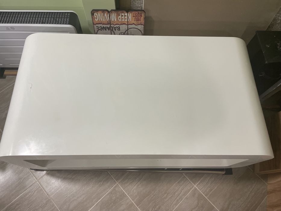 Маса от изцяло излят МДФ-бял лак