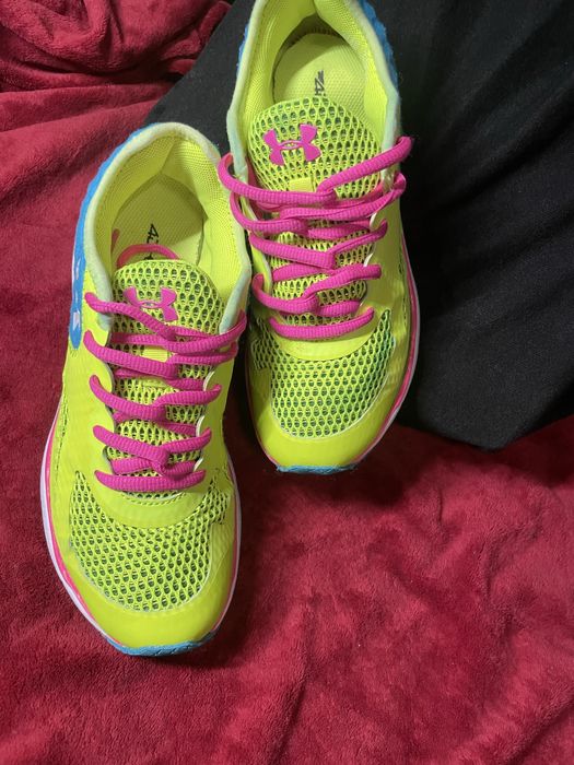 Дамски маратонки обувани броени пъти