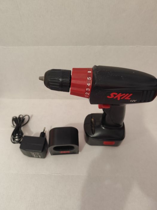 Винтоверт SKIL + зарядно