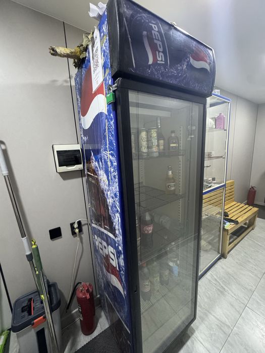 Витринный холодильник высокий