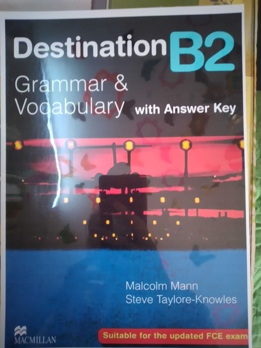 Книга для студентов IELTS 256 страниц.