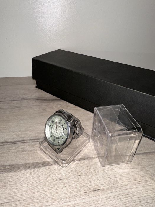 соатлар 40к донаси 4 та бор хамасини осела оркасидеги каробка бонусга