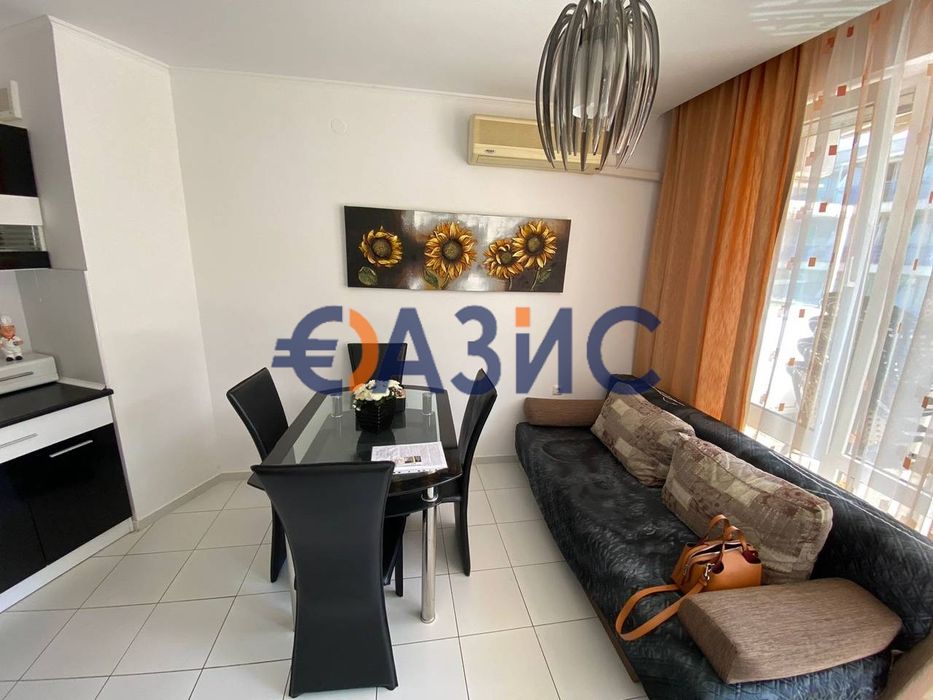 Тристаен апартамент с 2 спални с изглед към морето, в комплекс