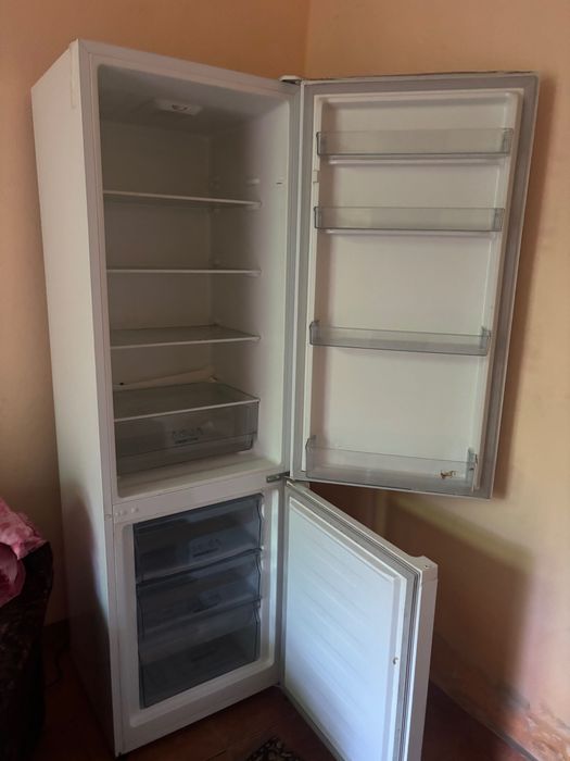 Vând frigider cu ladă