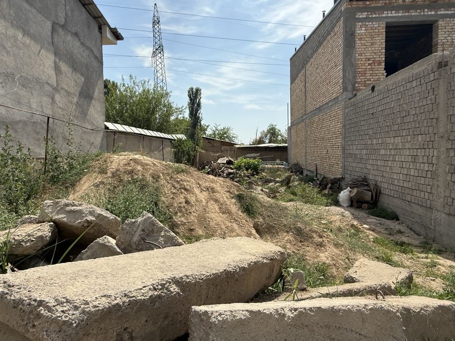 Tashgresda srochna yer sotiladi narxi kelishiladi